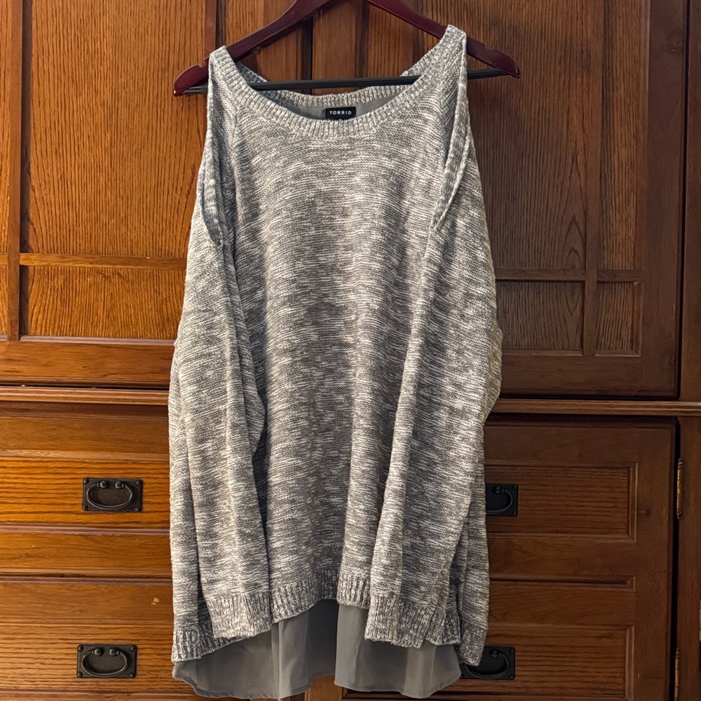 Torrid Marled Gray Cold Shoulder Pullover Sweater Sheer Back Hem Size 3 - Picture 4 of 9